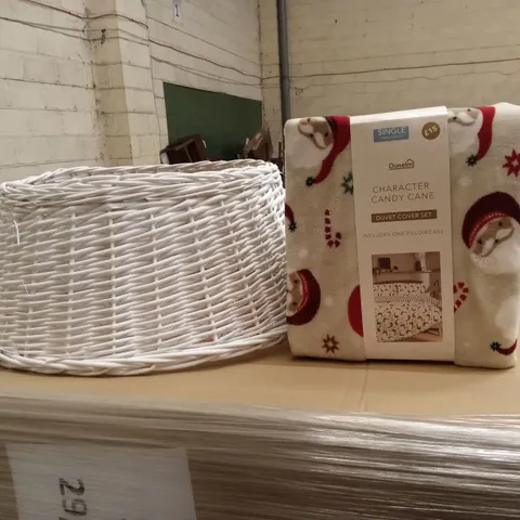 PALLET TO CONTAIN A LARGE QUANTITY OF CHRISTMAS TREE SKIRTS AND CHRISTMAS DUVET COVER SETS