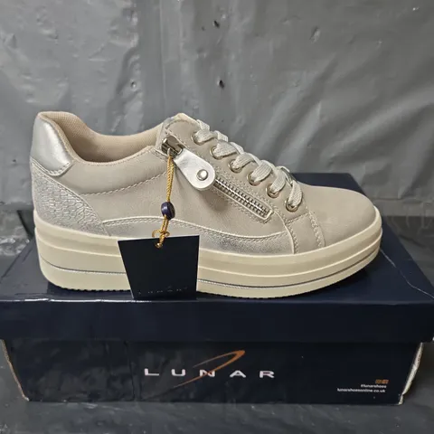 BOXED PAIR OF LUNAR WOMENS MEDWAY TRAINERS IN GREY - SIZE 3