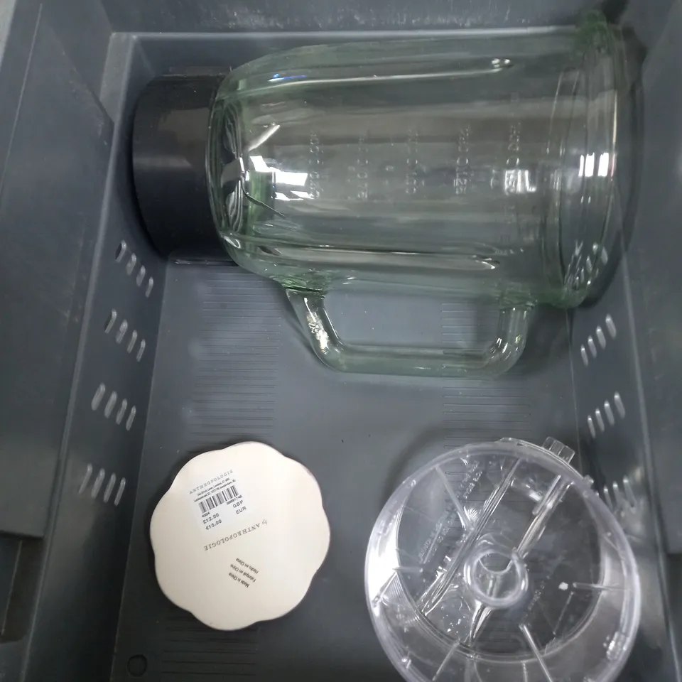 APPROXIMATELY 12 ASSORTED HOUSEHOLD ITEMS TO INCLUDE GLASSES , MUGS , ETC 