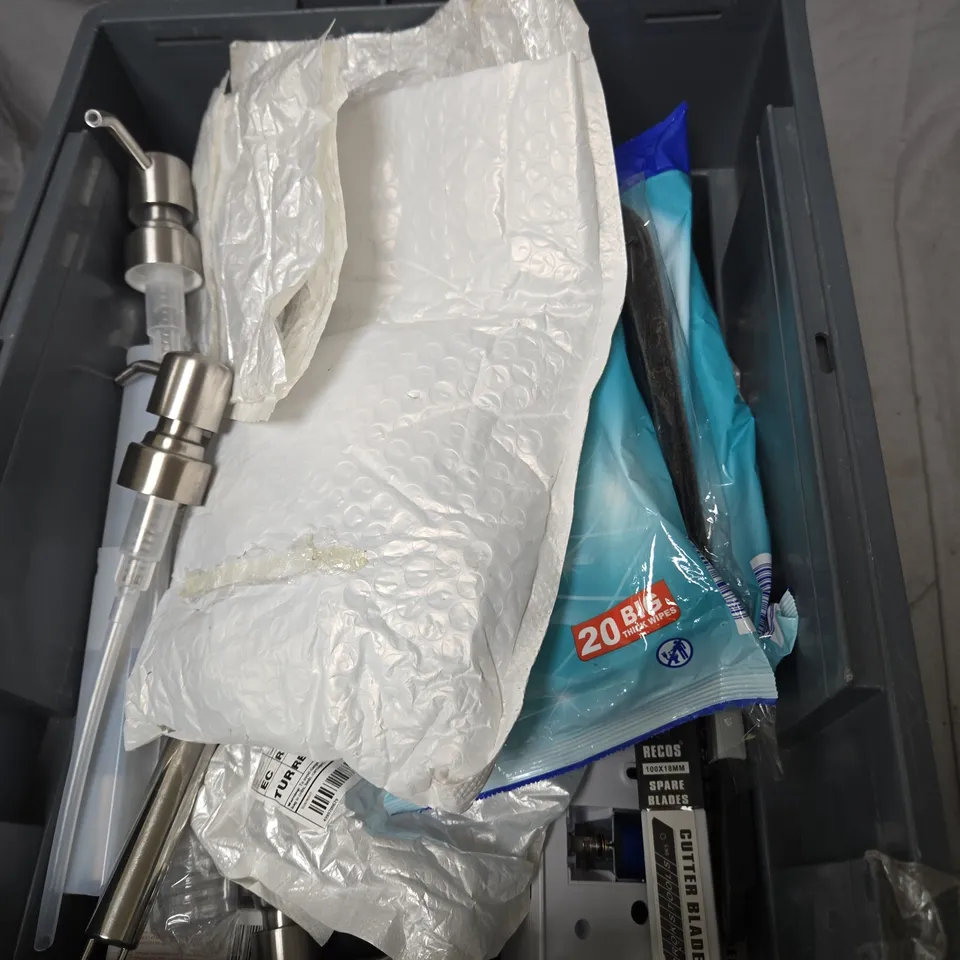 APPROXIMATELY 18 ASSORTED HOUSEHOLD ITEMS INCLUDING SECURITY LOCK , SIEVE AND GOOD BYE TIE SHOELACE 