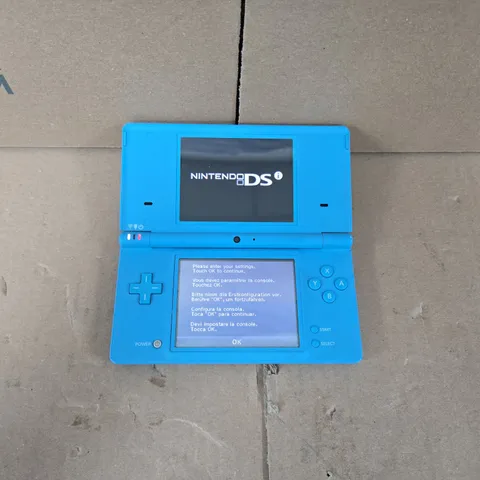 NINTENDO DSI HANDHELD CONSOLE IN LIGHT BLUE
