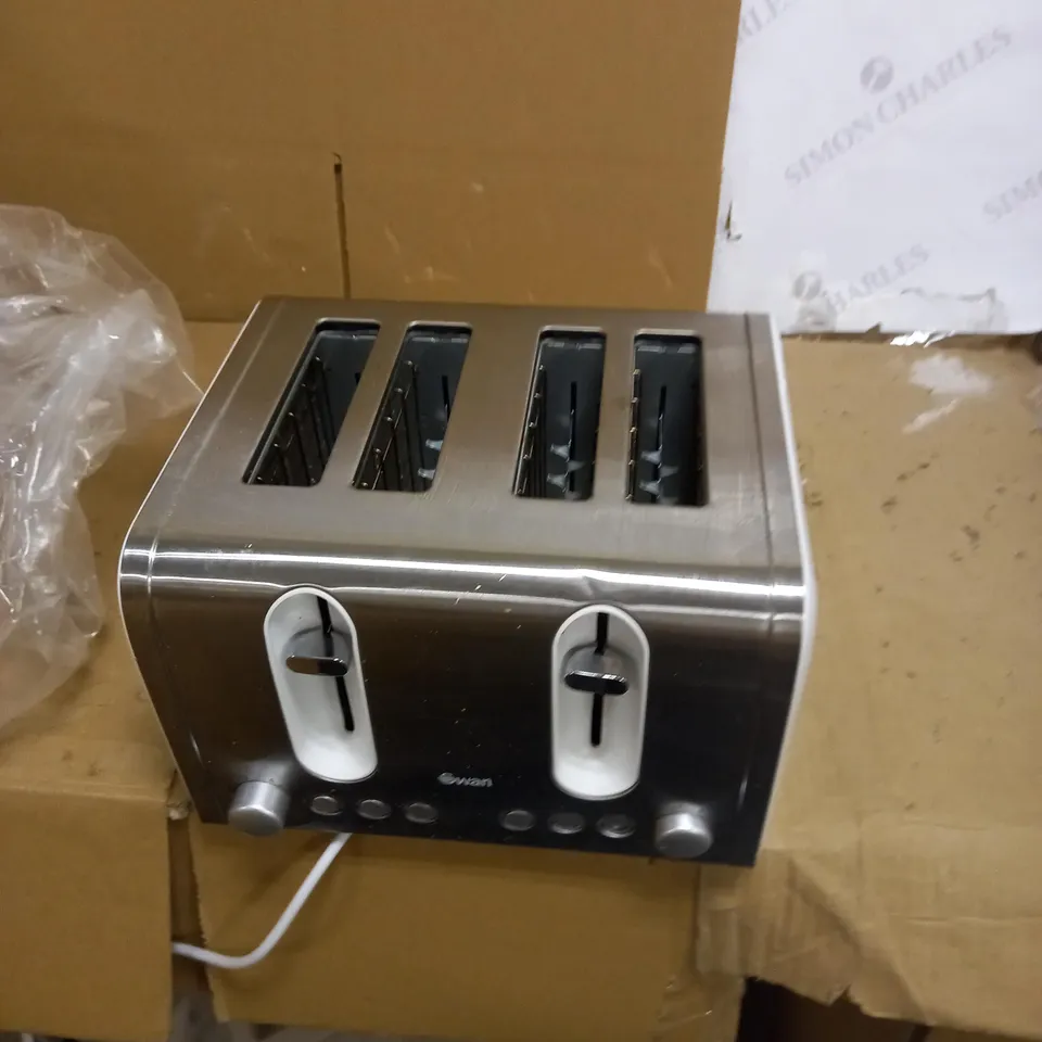 SWAN 4-SLICE TOASTER  RRP £49.99