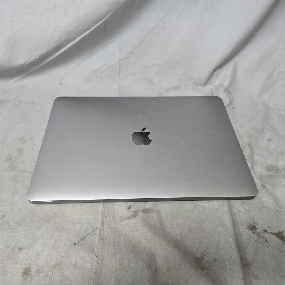 APPLE MACBOOK PRO LAPTOP – SILVER (BOXED). NO ACCESSORIES