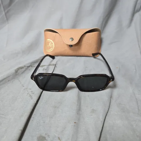 RAY-BAN SUNGLASSES – TORTOISESHELL FRAME WITH DARK LENSES