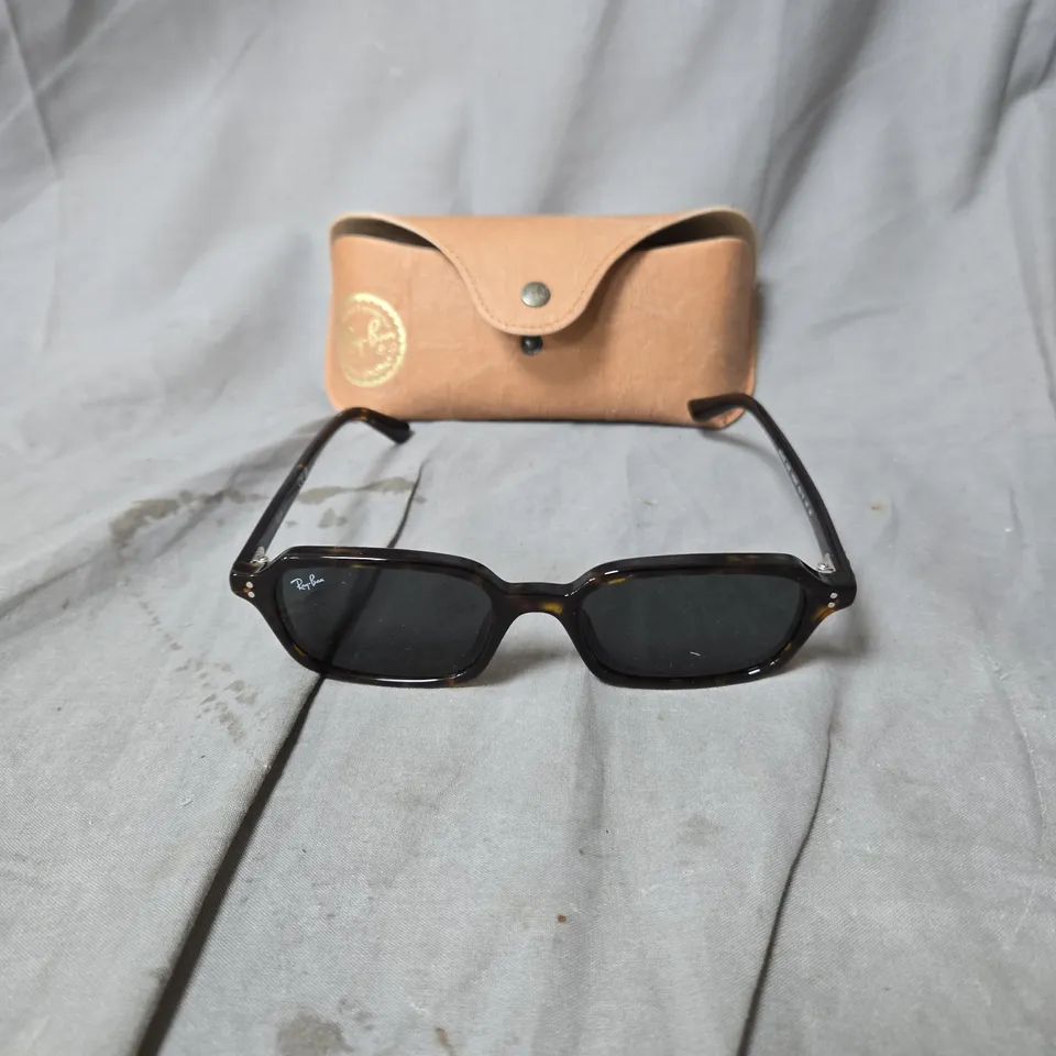 RAY-BAN SUNGLASSES – TORTOISESHELL FRAME WITH DARK LENSES