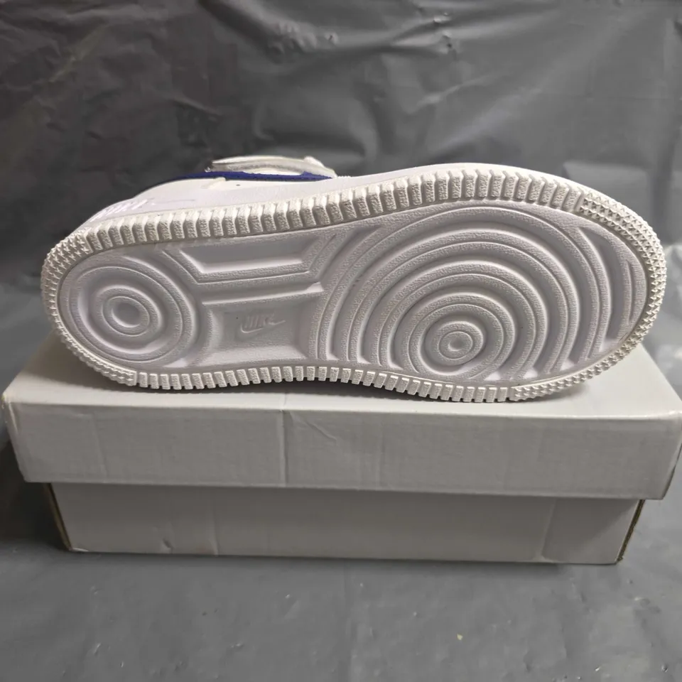 BOXED PAIR OF KIDS NIKE FORCE 1 LOW EASYON TRAINERS - UK SIZE 13