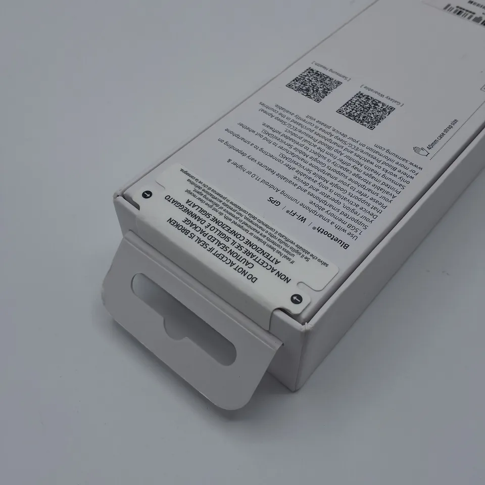 SEALED SAMSUNG GALAXY WATCH7 IN GREEN - SM-L300