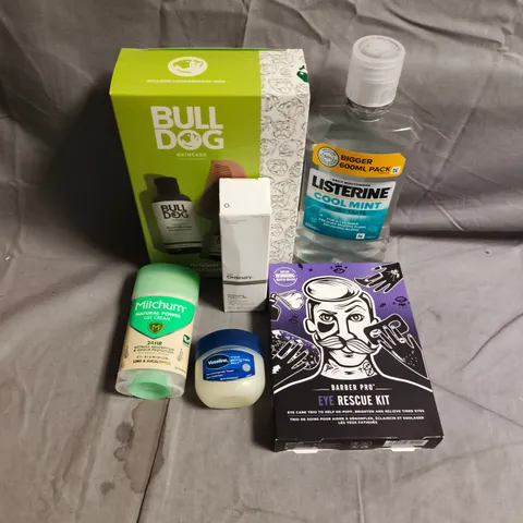 APPROXIMATEY 20 ASSORTED HEALTH AND BEAUTY PRODUCTS TO INCLUDE - BULLDOG BEARD CARE KIT - BARBER PRO EYE RESCUE KIT - MITCHUM DEODORANT - ETC