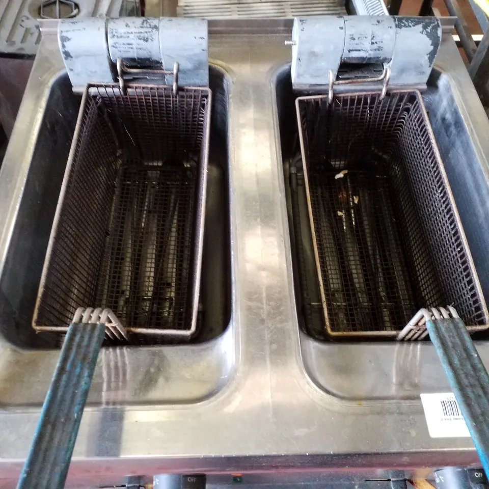 LINCAT A004 ELECTRIC TWIN TANK FRYER 