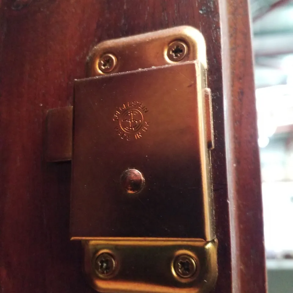 VICTORIAN MAHOGANY VENEER PART GLAZED LOCKABLE BOOKCASE WITH CUPBOARD