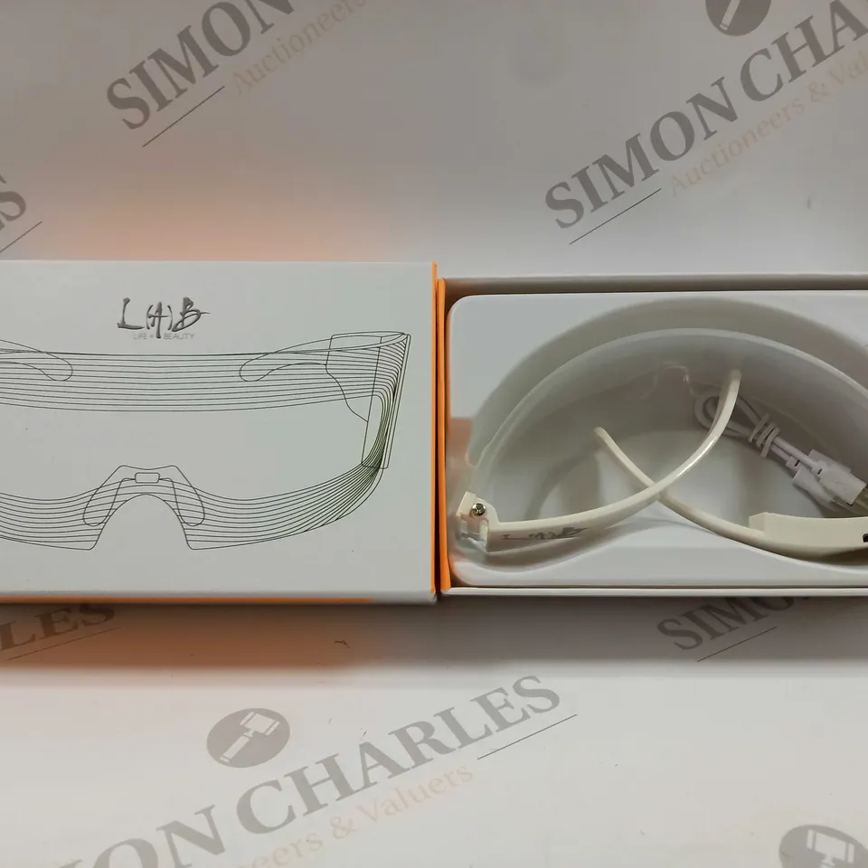 BOXED LAB LIFE + BEAUTY ANTI AGEING EYE MASK 