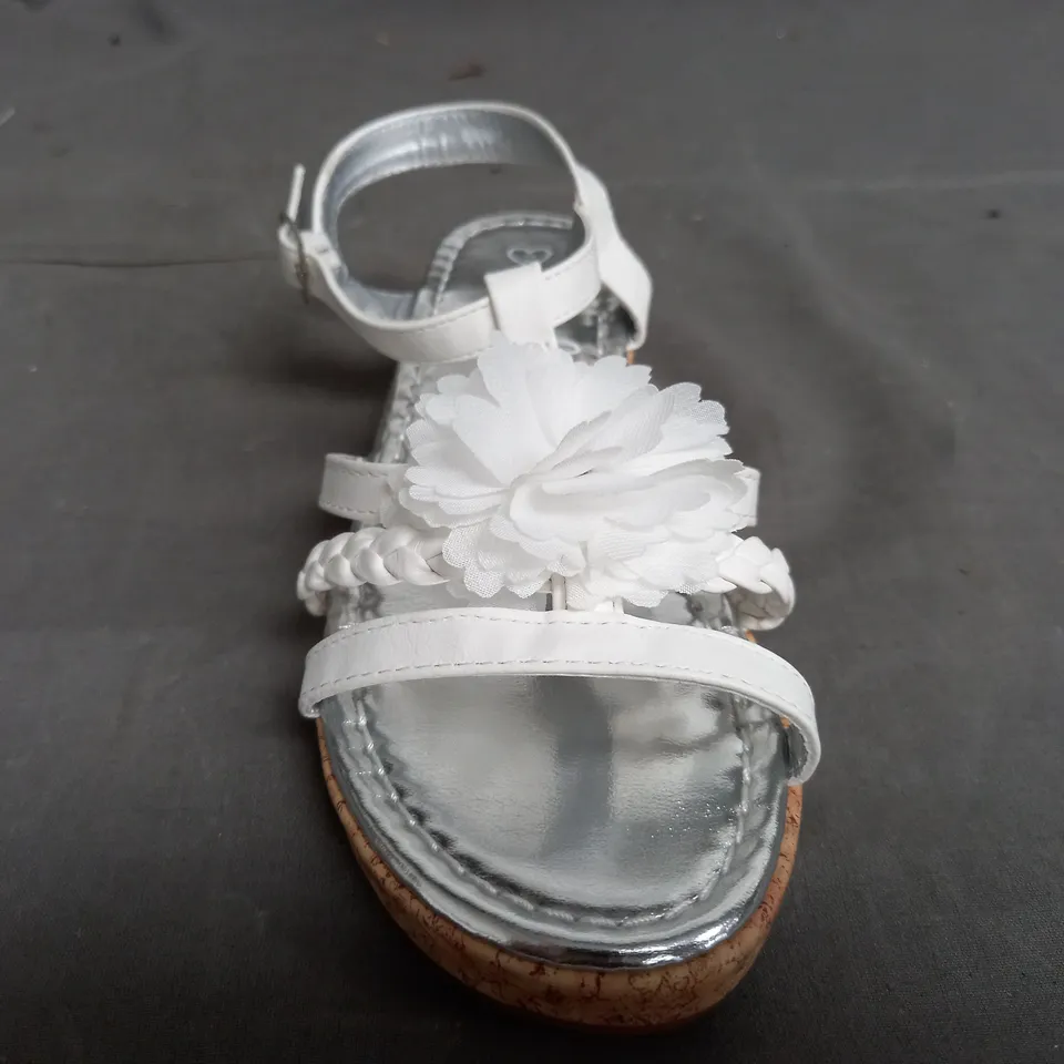 APPROXIMATELY 15 LILLEY FLORAL DECORATED OPEN TOE SANDALS IN SILVER IN VARIOUS SIZES