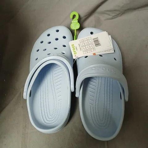 CROCS CLASSIC LIGHT BLUE CLOGS – UK 5 (WOMEN) / UK 4 (MEN)