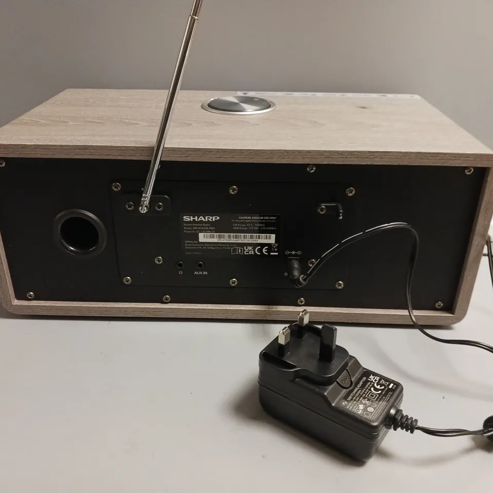 BOXED SHARP PORTABLE DIGITAL RADIO IN GREY 