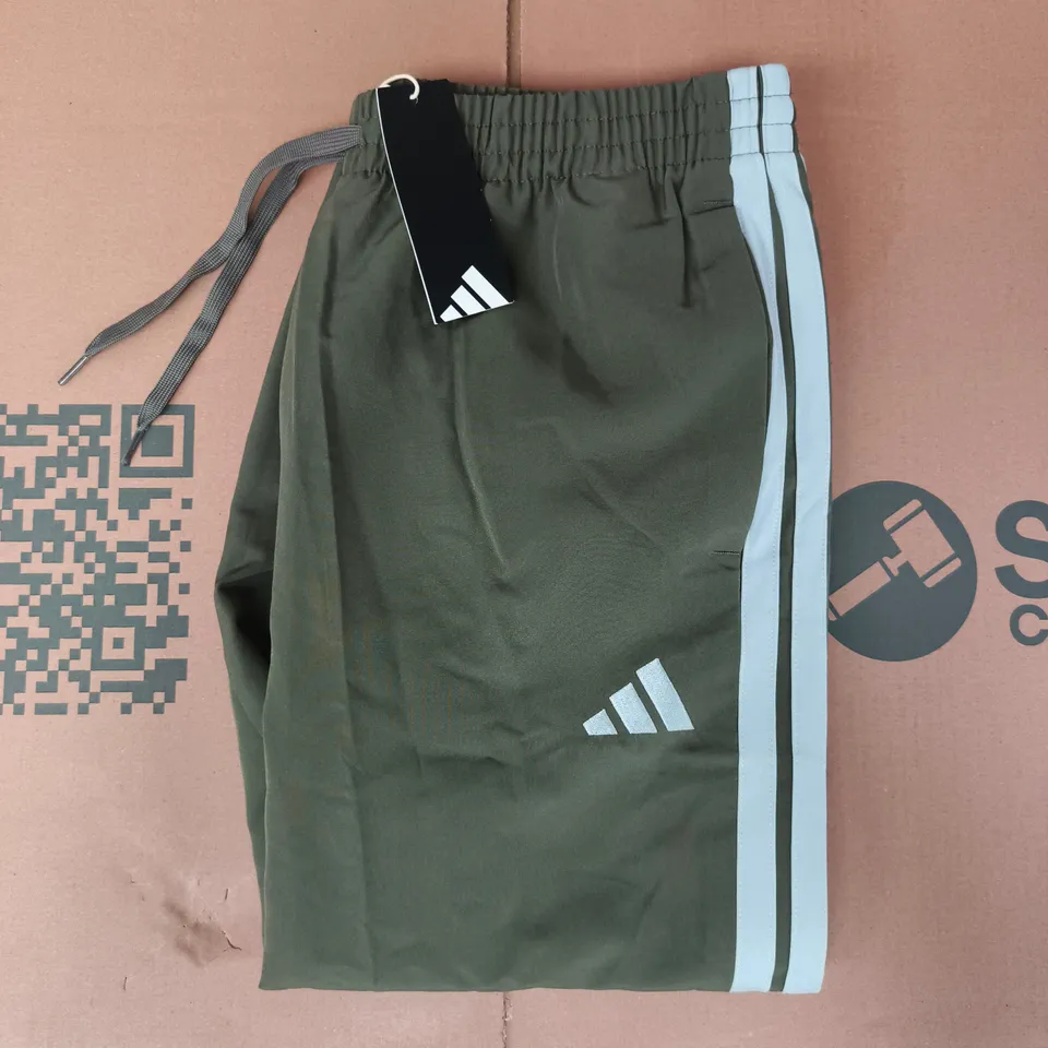ADIDAS PANTS IN OLIVE SIZE XL