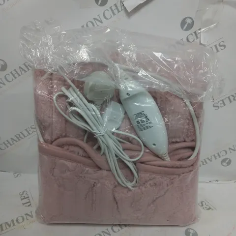 BOXED COZEE HOME FAUX FUR HEATED THROW PINK