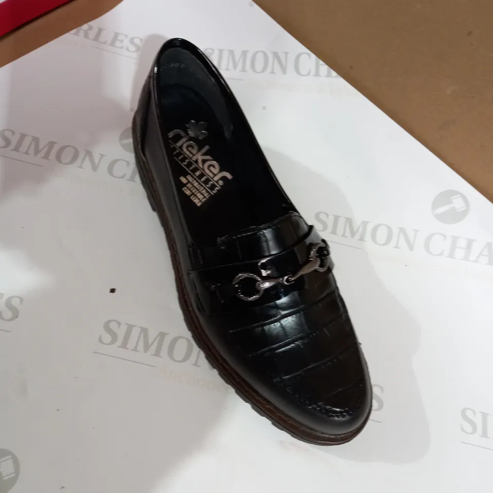 RIEKER BLACK LOAFER SIZE 5