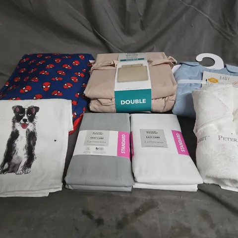 BOX OF APPROXIMATELY 12 ASSORTED BEDDING & SOFT FABRICS ITEMS TO INCLUD - DUVET SET - PILLOWCASES - BABY SLEEPING BAG - ETC