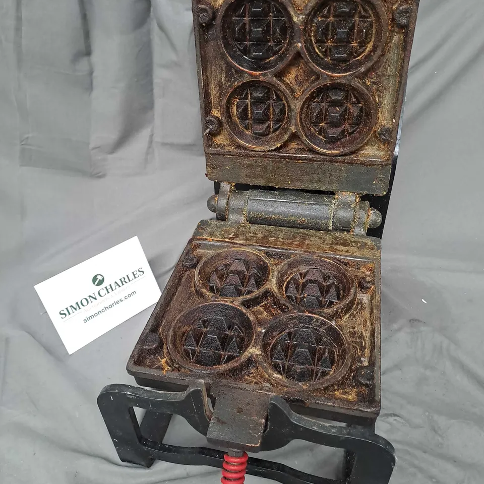 THE MALTED WAFFLE CO WAFFLE MAKER