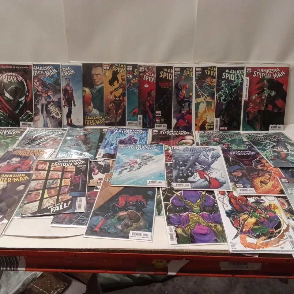 APPROXIMATELY 45 X ASSORTED SPIDERMAN COMIC BOOKS