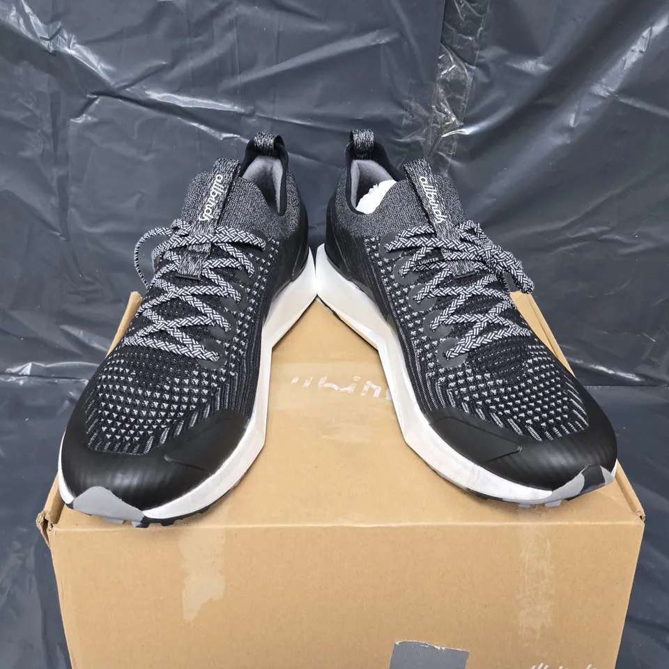 BOXED PAIR OF ALLBIRDS TREE FLYER 2 TRAINERS IN BLACK/WHITE - UK 10.5