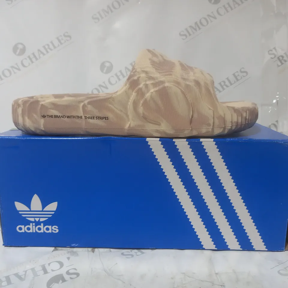 BOXED PAIR OF ADIDAS ADILETTE 22 SLIDERS UK SIZE 10