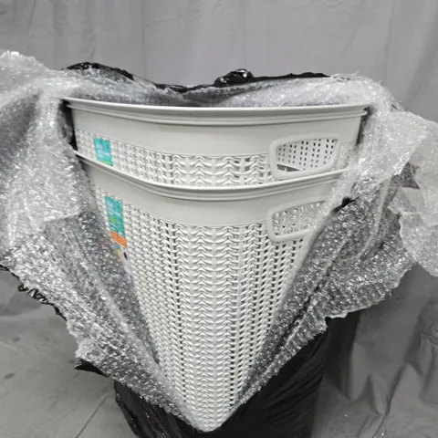 SET OF 2 WOVEN LAUNDRY BASKETS 