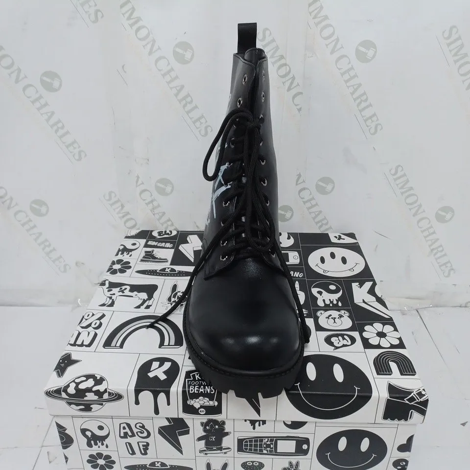 KOI FOOTWEAR MENS BLACK ANIMAL FREE MILITARY BOOTS SIZE 7