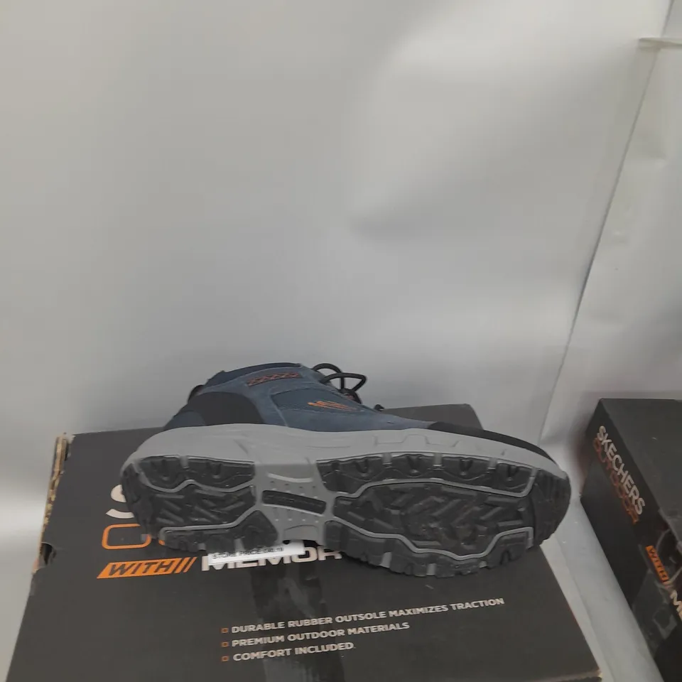 BOXED PAIR OF SKECHERS MENS LACE BOOTS IN NAVY - UK SIZE 10
