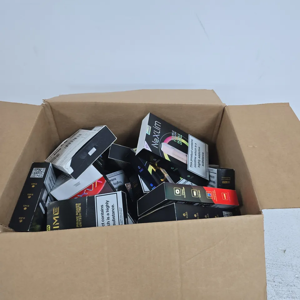 APPROXIMATELY 20 OXVA E-CIG PRODUCTS AND ACCESSORIES IN VARIOUS COLOURS AND FLAVOURS