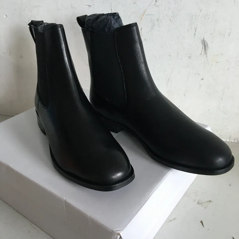 BOXED PAIR OF SIZE 8 BLACK LEATHER CHELSEA BOOTS 