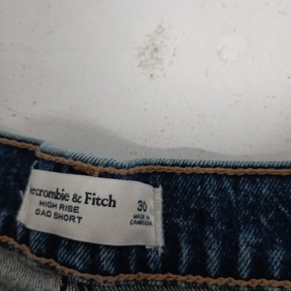 ABERCROMBIE & FITCH HIGH RISE DAD SHORT – DENIM, UK 12 (US 30), MADE IN CANADA