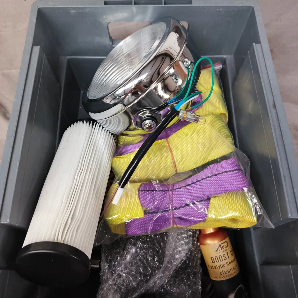 APPROXIMATELY 5 ASSORTED VEHICLE PARTS & ACCESORIES TO INCLUDE 