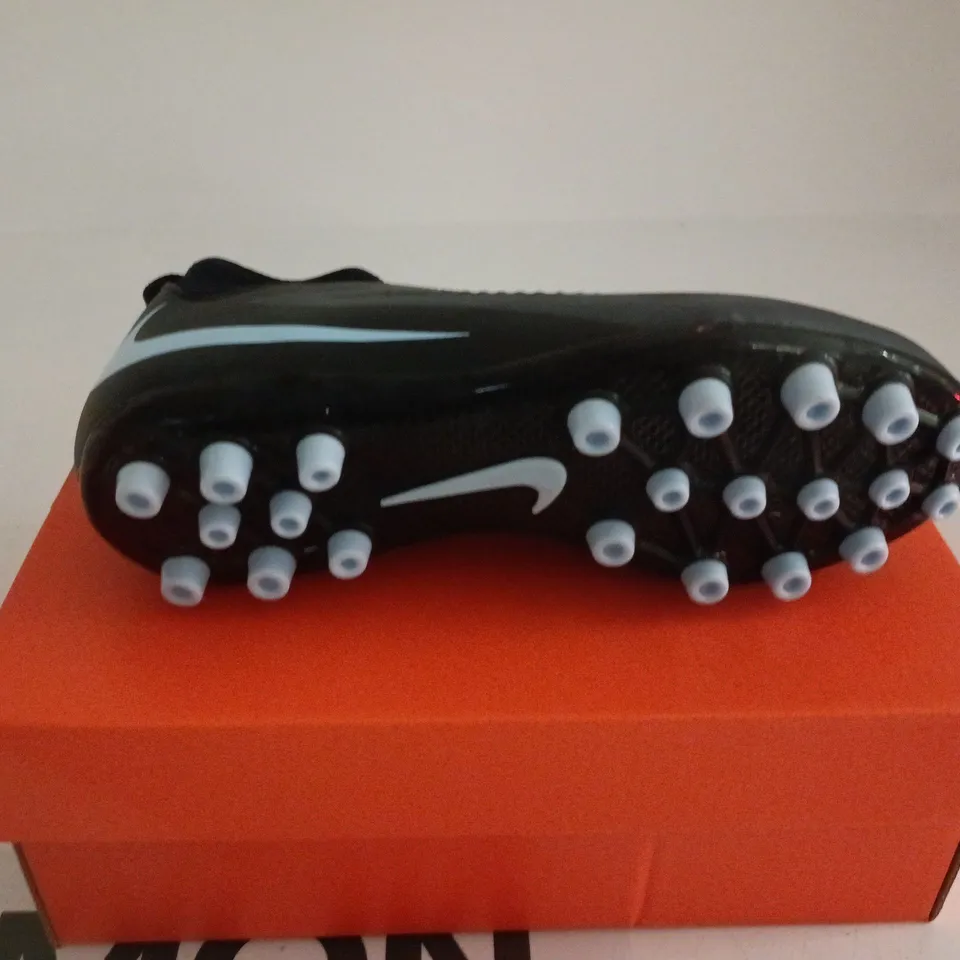 NIKE JUNIOR PHANTOM FOOTBALL BOOTS UK 5 KIDS BOXED