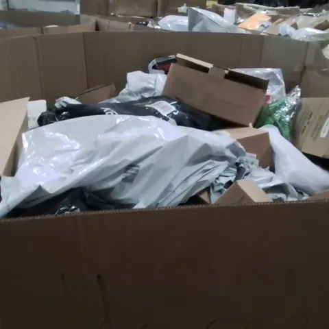 PALLET CONTAINING A LARGE QUANTITY OF HOSES