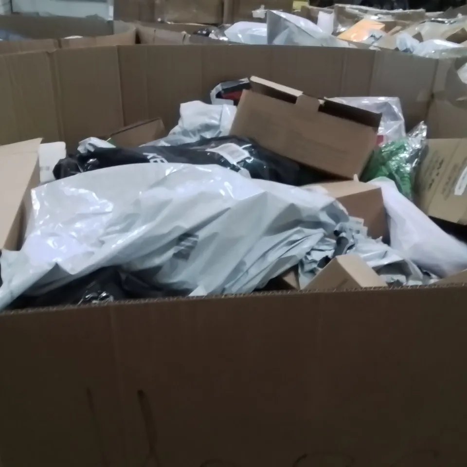 PALLET CONTAINING A LARGE QUANTITY OF HOSES