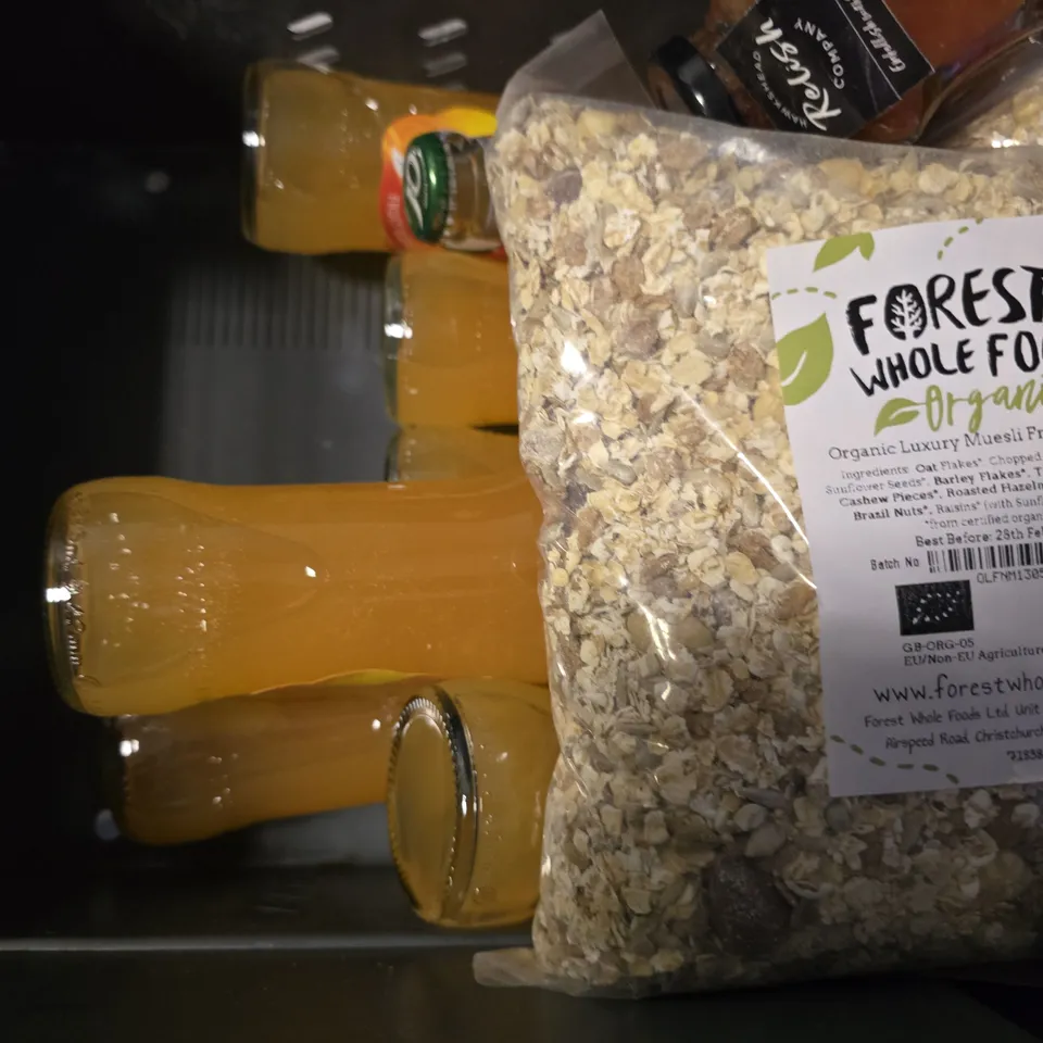 APPROXIMATELY 11 ASSORTED FOOD & DRINK ITEMS TO INCLUDE -  J20 ORANGE AND PASSIONFRUIT , SELF RAISING FLOUR ETC