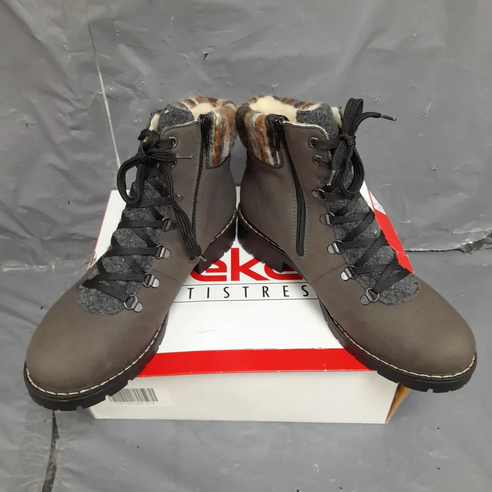 BOXED PAIR OF RIEKER LINED BOOTS IN GREY SIZE 41