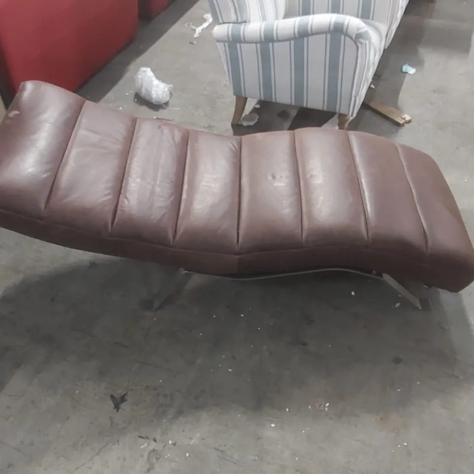 RYE UPHOLSTERED CHAISE LOUNGE WITH ADJUSTABLE BACKREST