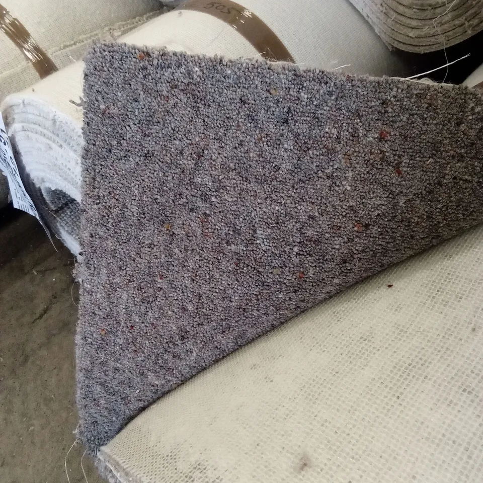 ROLL OF QUALITY DIM BERBER JURASSIC COAST CARPET // APPROX SIZE: 9.17 x 5m