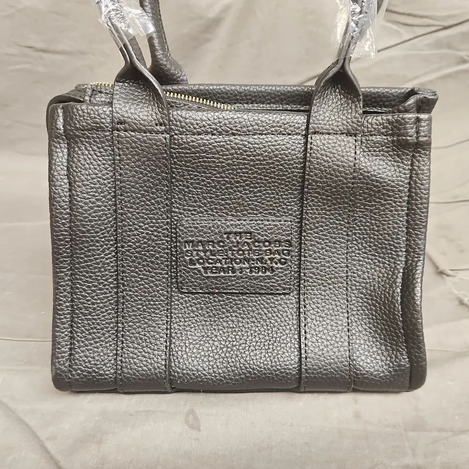 THE MARC JACOBS TOTE BAG