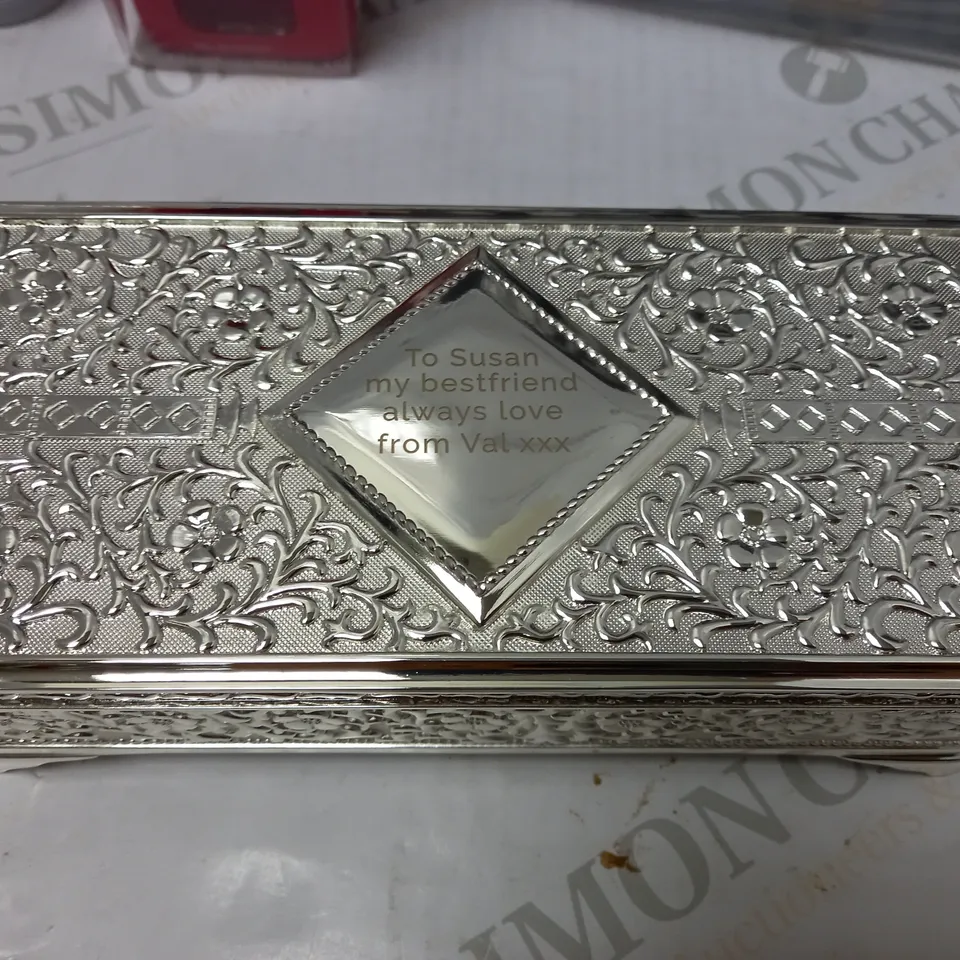 LOT OF APPROX 5 ASSORTED ITEMS TO INCLUDE PERSONALISED JEWELLERY BOX, FCUK HER EDT, L'OREAL FOUNDATION 1.N NEUTRAL UNDERTONE, ETC 