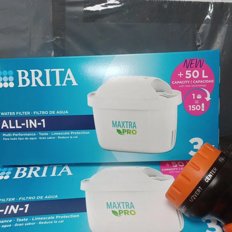 LOT CONTAINING VARIOUS HOUSEHOLD ITEMS TO INCLUDE; X2 SOAP DISHES, X3 JOTTER PADS, AMAZON FIRE STICK WITH REMOTE ETC. ETC.