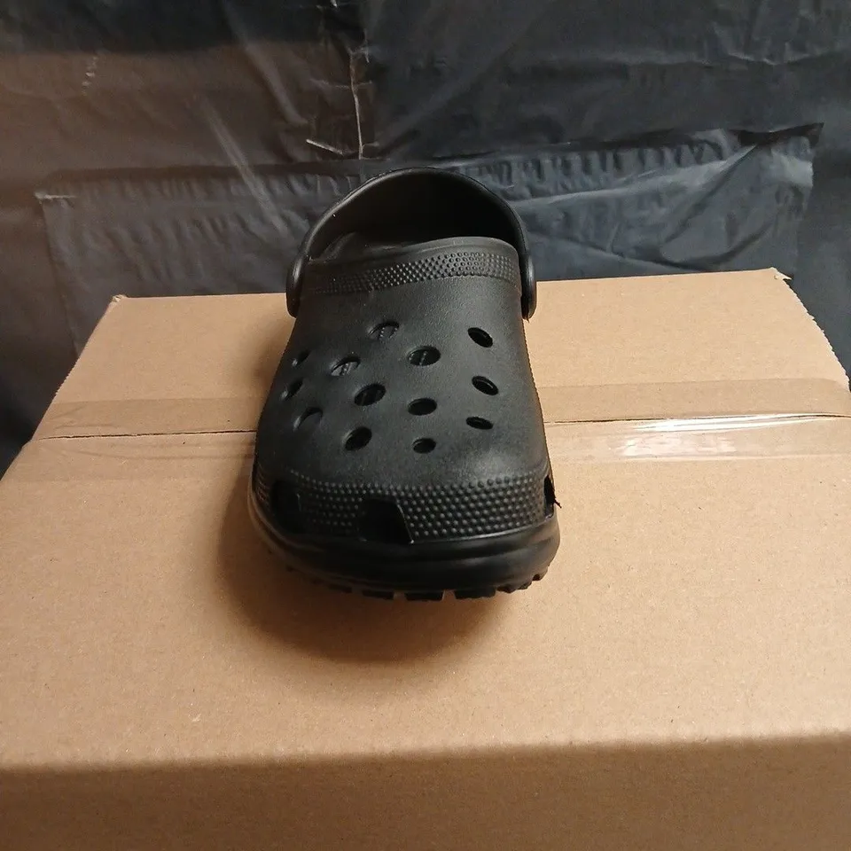 CROCS CLASSIC BLACK CLOG SIZE J 2