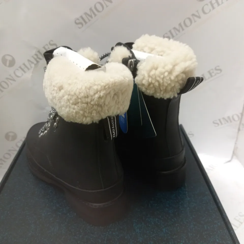 BOXED OKAB BLACK WATERPROOF BOOT - SIZE 7