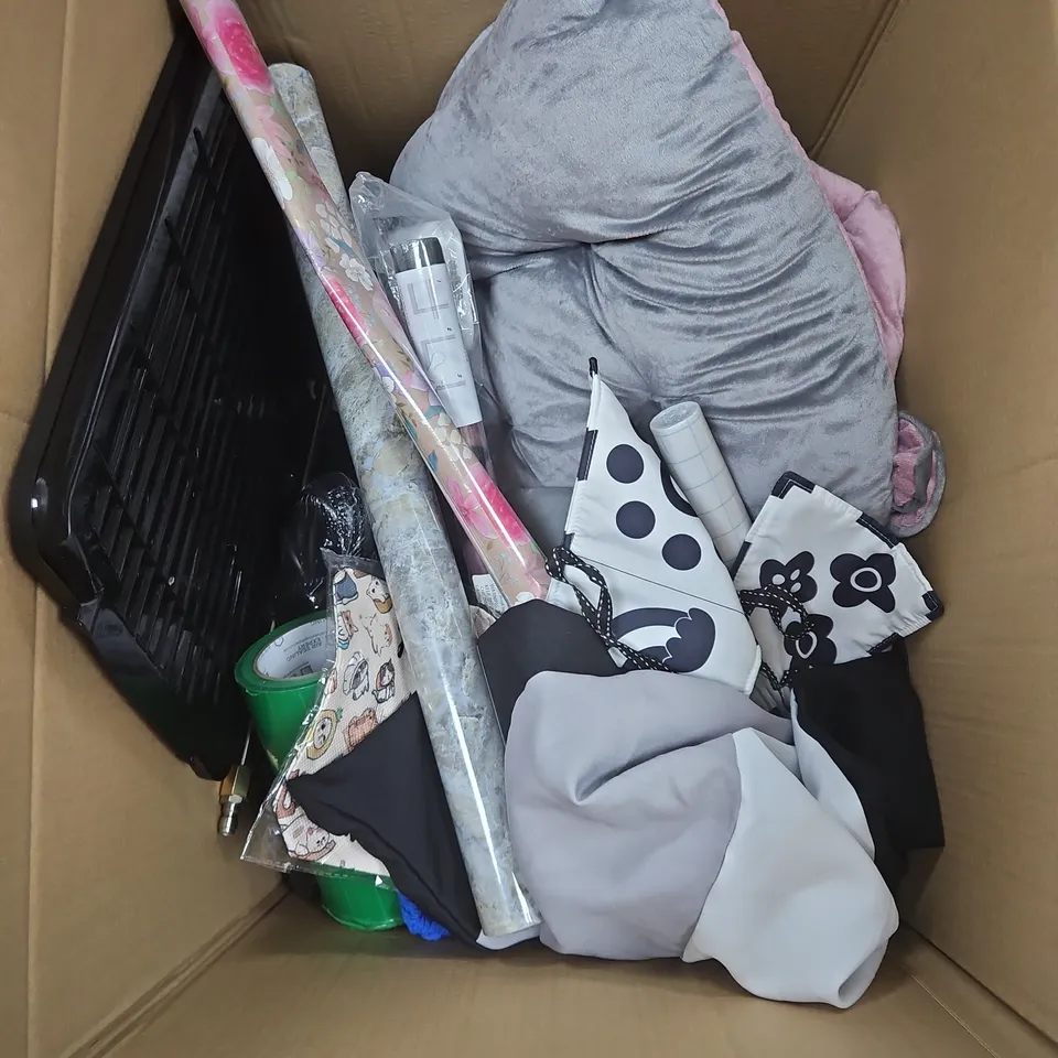 BOX OF APPROXIMATELY 12 ASSORTED HOUSEHOLD ITEMS TO INCLUDE - BIN BAGS - PRINTER PAPER - SMART HULA HOOP - ETC