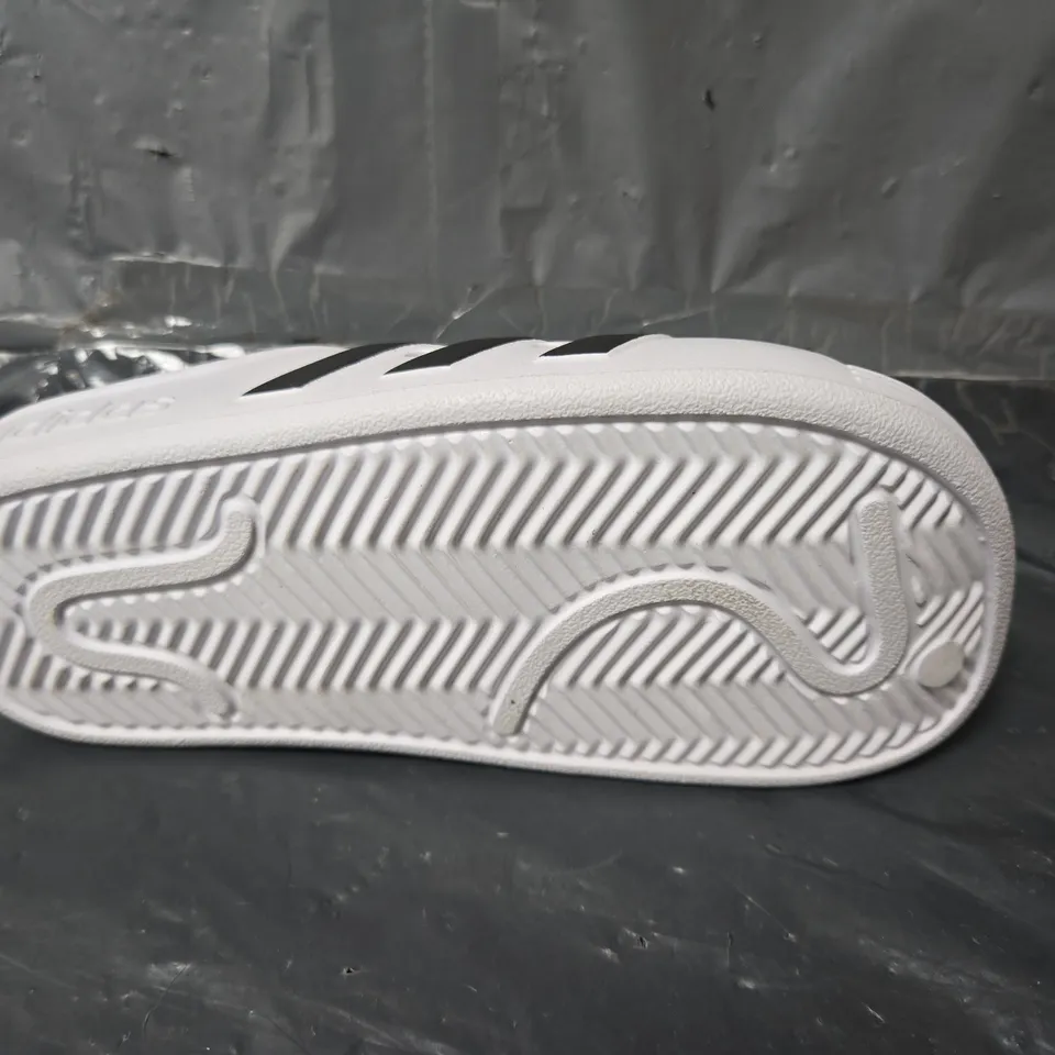 UNBOXED PAIR OF ADIDAS SLIDES IN WHITE - UK 5
