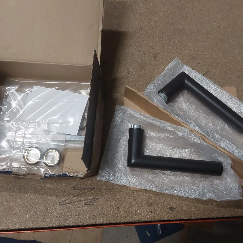 BOXED MANHATTAN MERCER MATT BLACK INTERNAL DOOR HANDLES