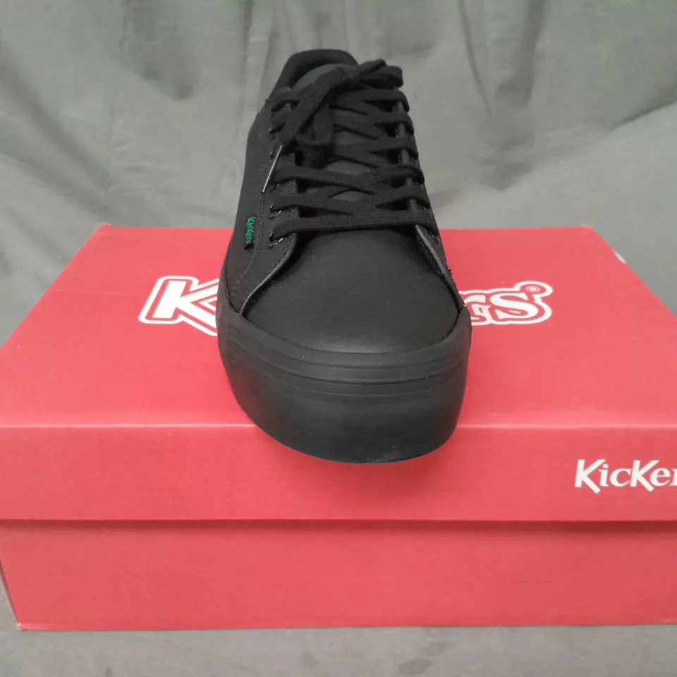 BOXED PAIR OF KICKERS SHOES IN BLACK EU SIZE 39