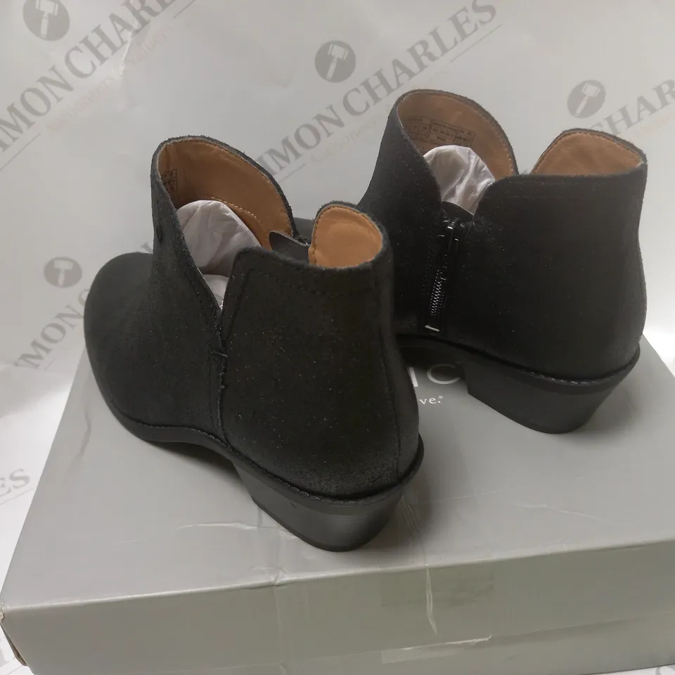 BOXED VIONIC WOMANS BLACK METALIC ANKLE BOOTS - SIZE 4
